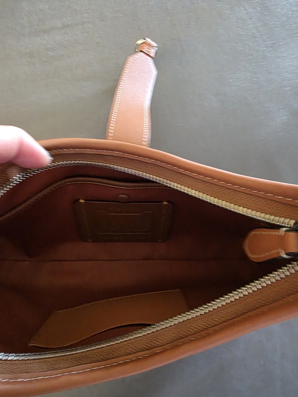Coach Hamptons Hobo Bag In Crystal Signature Jacquard NWOT - Picture 5 of 16